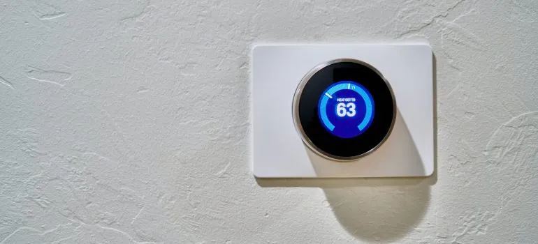 Thermometer on the wall showing the temperature needed when storing your piano