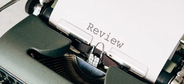 black-and-white-typewriter-on-table