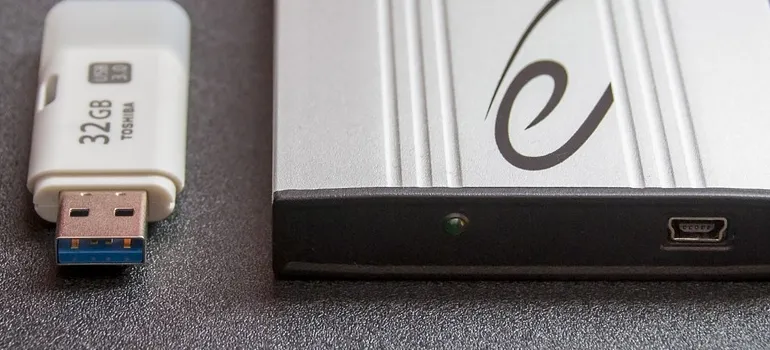 usb drive and external hard disk drive