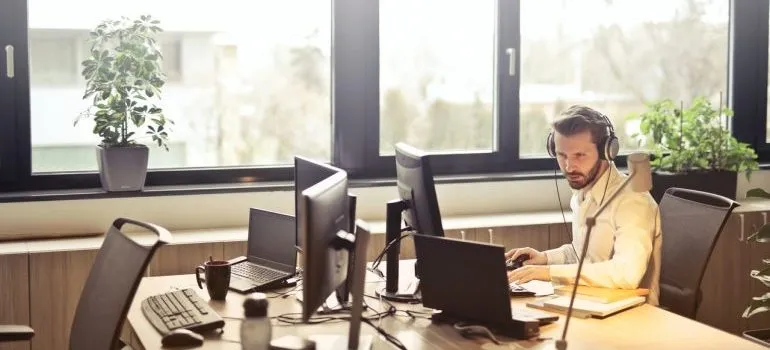 A man working in call center