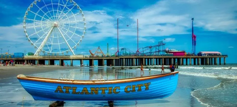 Atlantic city eye and a boat with Atlantic city inscription