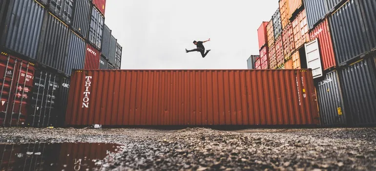 Storage and containers when you prepare for international relocation