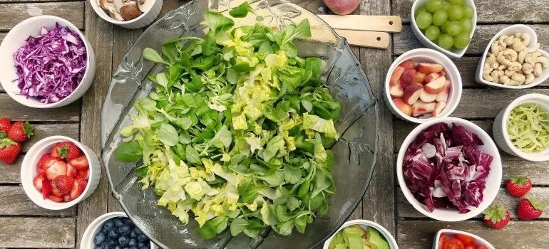 A salads with many ingredients is a great quick summer meal ideas for the moving day